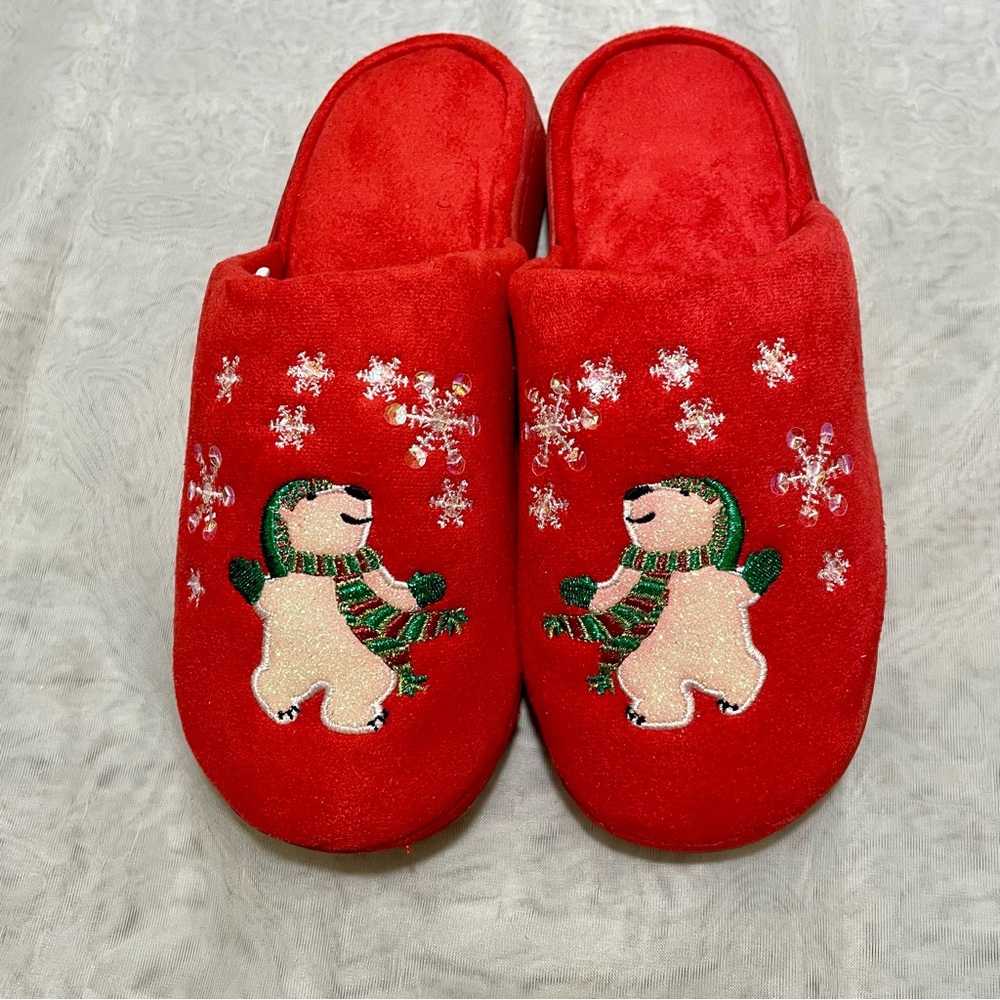 Slippers - Bucee’s Christmas Collection with Polar Bear Design, NWOT - Sz 8-10